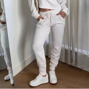 ALO YOGA Muse High Waist Rib Joggers in Ivory Size Small